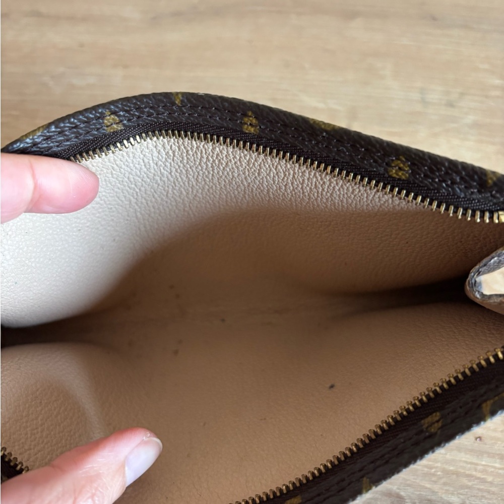 Authentic Louis Vuitton toiletry monogram bag - Picture 6 of 7
